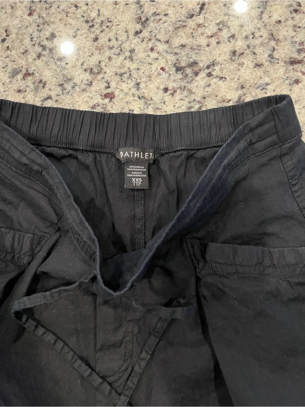 Athleta Black Linen Blend Paradise Relaxed Straight Leg Cargo Pant XXS
- Black 🖤 - Picture 5 of 7